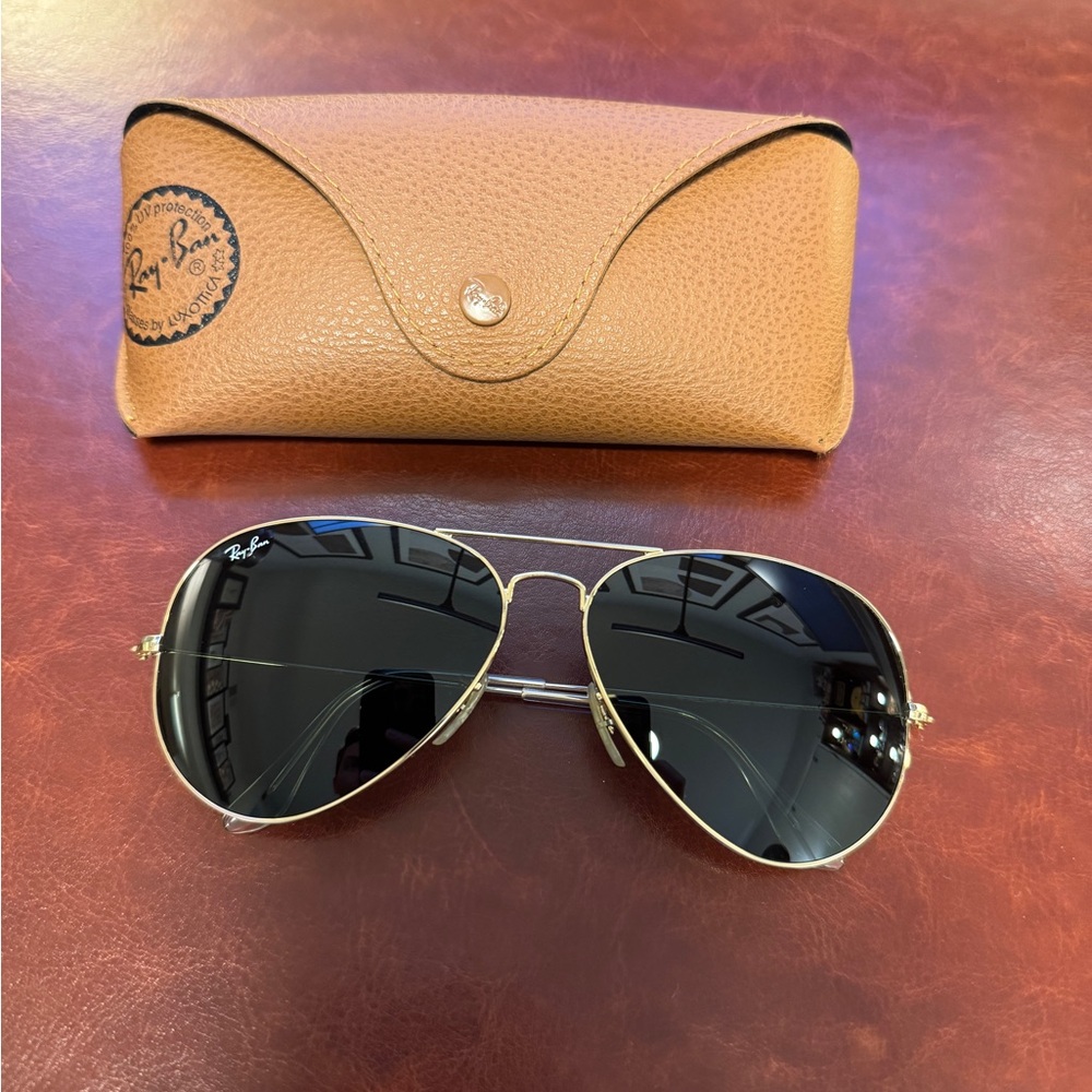 Ray-Ban Gold Aviator Sunglasses RB3026 - Picture 2 of 6